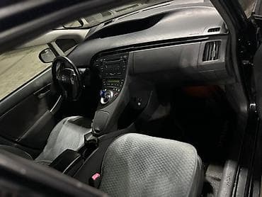 таёт: Toyota Prius: 2011 г., 1.8 л, Вариатор, Гибрид, Хэтчбэк — 6