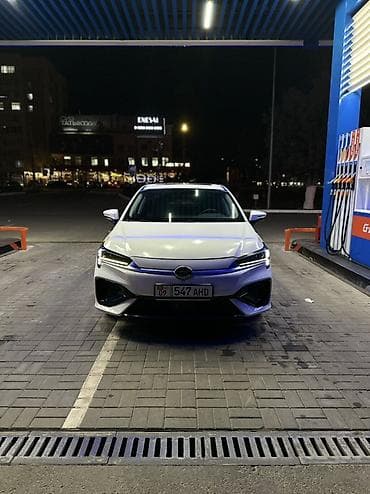 Транспорт: Электромобиль седан GAC Aion S (белый) Запас хода 460 км Идеально для — 6