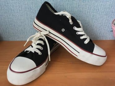 фирменная обувь из италии: Продаю хорошие и качественные кроссовки из Германии! 39 размер — 2