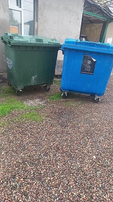 корзины пластиковые: Контейнеры для мусора на колёсах (2 шт.) - Объём: ориентировочно 1100 — 2