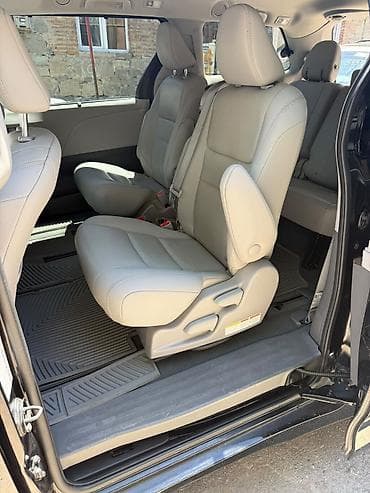 Toyota Sienna: 2020 г., 3.5 л, Автомат, Бензин, Минивэн — 9