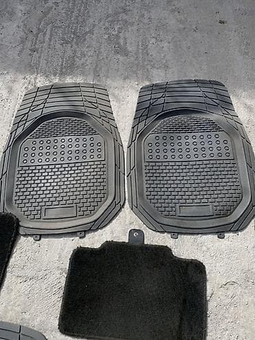 резиновые накладки: Универсальные резиновые коврики для автомобиля (комплект). - — 6