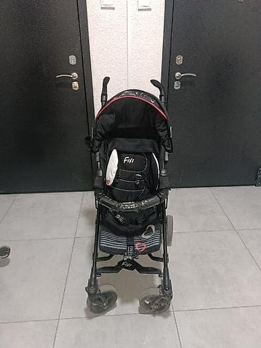 зо: Лёгкая прогулочная коляска-трость Fifi (чёрная с красной окантовкой) — 2