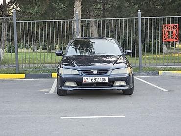 пользовались: Honda Accord: 1999 г., 1.8 л, Автомат, Бензин, Седан — 3