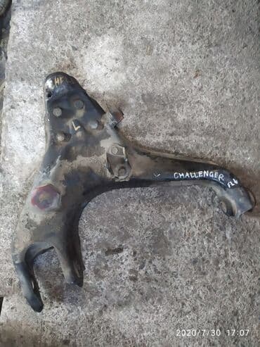 Передний левый рычаг Mitsubishi