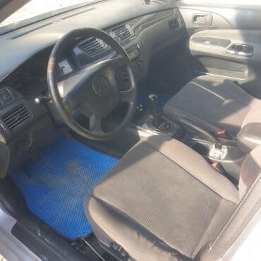 Mitsubishi Lancer: 2004 г., 1.6 л, Механика, Бензин, Седан