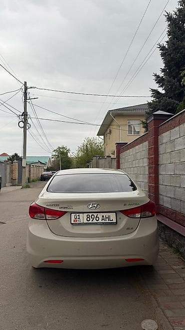 вампер ист: Hyundai Elantra: 2011 г., 1.8 л, Автомат, Бензин, Седан — 2