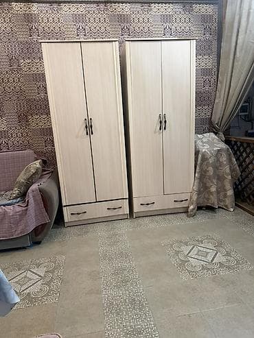 шкаф токмок: Два узких платяных шкафа в светлом древесном оттенке. Характеристики — 1