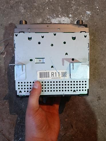 honda odisei: Штатная магнитола Subaru с 6‑дисковым CD‑чейнджером и кассетной декой — 3