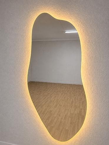 Зеркала: Зеркало с LED‑подсветкой, фигурная органическая форма Размеры: - — 2