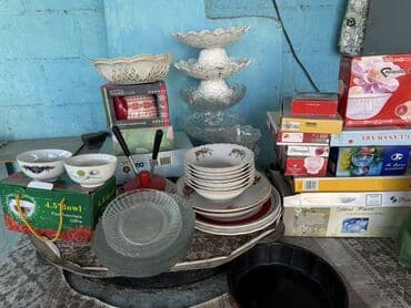 Набор посуды и стеклянных изделий для сервировки стола. Состав по at lalafo.kg Набор посуды и стеклянных изделий для сервировки стола. Состав по