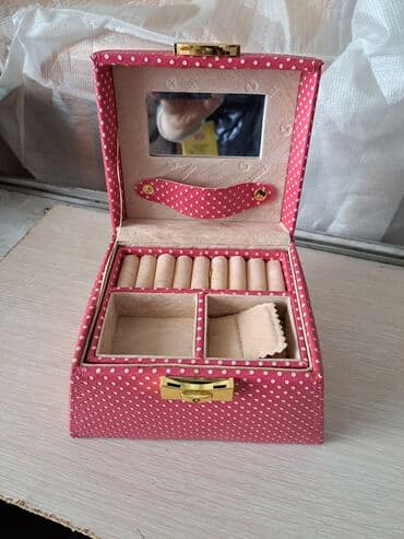 Чемоданы: Продаю чемоданы разные. По 480сом — 3