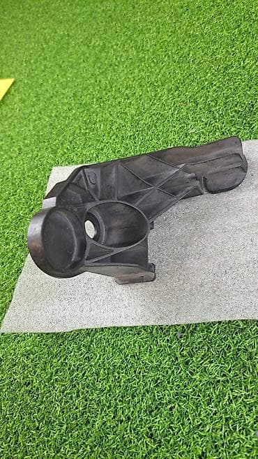 Кронштейн BMW 3 6 год (E46) Кронштейн переднего правого крыла Б/У