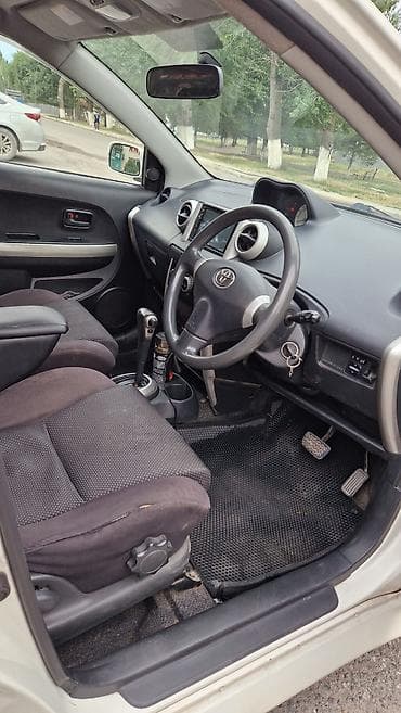 genesis g90: Toyota Ist: 2003 г., 1.5 л, Автомат, Бензин, Хэтчбэк — 5