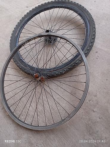 Велосипед тетиктери: Два велосипедных колеса - Заднее колесо с покрышкой и — 1