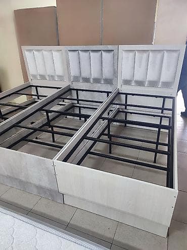 Кровати: Двуспальная кровать с разделённым основанием и мягким изголовьем - — 1