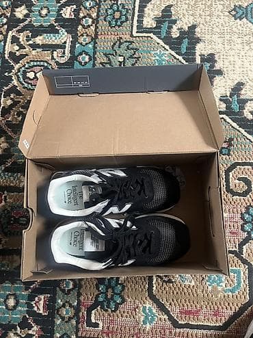 беговая обувь: New Balance 574 оригинал покупал с официального сайта,можно проверить — 2