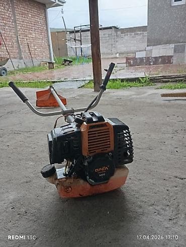без двиготеля: Бензотриммер ОРЁЛ 52CC - Тип: бензиновая мотокоса (триммер) - Объем — 4