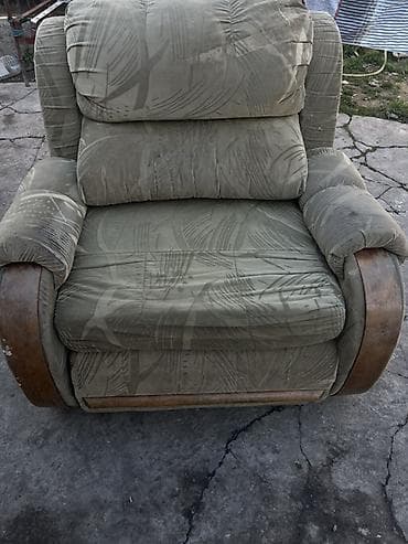 мягкие подушки кресла: Мягкое кресло с высокой спинкой и широким сиденьем. Характеристики: - — 1