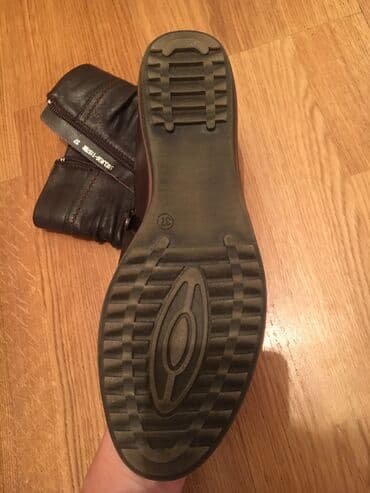 оптом ботинки: Осенние сапожки кожаные коричневого цвета. Новые. Размер 37 — 4