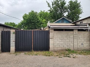 ПРОДАЕТСЯ ПОЛДОМА С ЗЕМЕЛЬНЫМ УЧАСТКОМ 3,5 СОТКИ В РАЙОНЕ ВОСТОЧНОГО