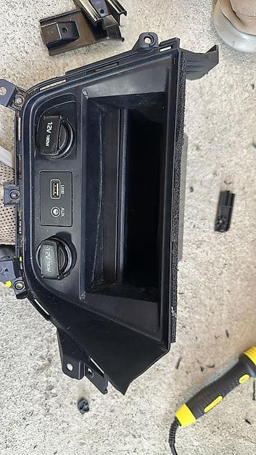 е 320: Центральная консоль Hyundai 2017 г., Б/у, Аналог — 2