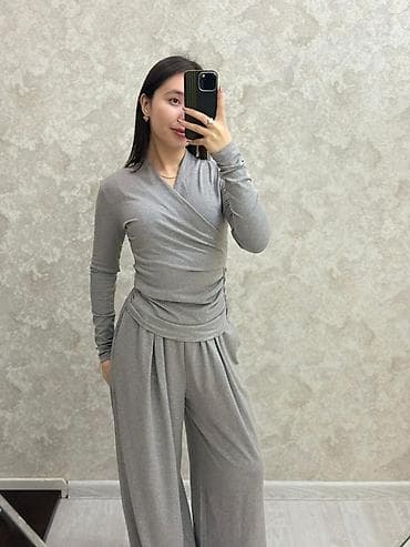 Костюмы: Костюм женский трикотажный: кроссовер-джемпер + широкие брюки-палаццо — 2