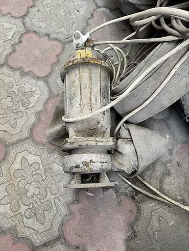 погружной водяной насос: Погружной дренажный/фекальный насос с комплектом шлангов Описание: - — 2