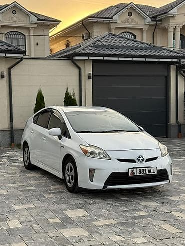 Транспорт: Toyota Prius: 2015 г., 1.8 л, Вариатор, Гибрид, Хэтчбэк — 2