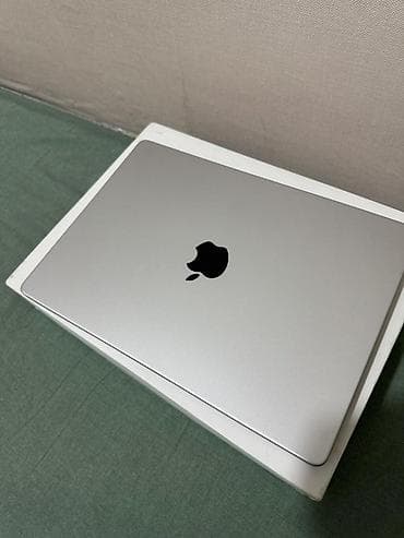 Apple MacBook Pro 14" (серебристый) Ключевые характеристики: - Чип