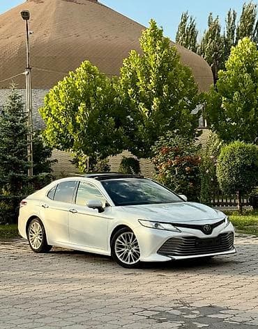Toyota Camry: 2018 г., 2.5 л, Автомат, Бензин, Седан — 2