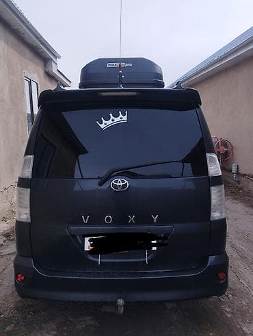 Toyota Voxy: 2004 г., 2 л, Автомат, Бензин, Минивэн