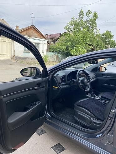х5 4 4: Hyundai Elantra: 2017 г., Автомат, Бензин, Седан — 10