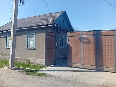 Продаётся частный дом с большим двором и хозяйственными постройками