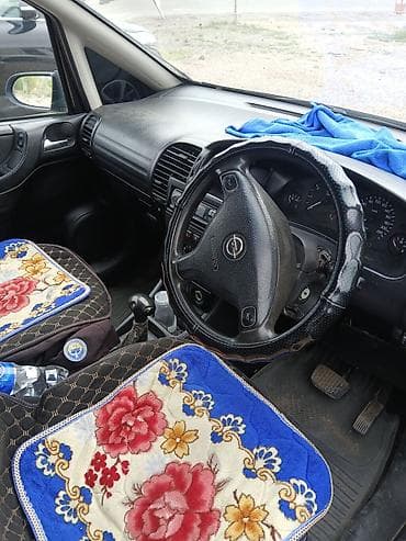 мед академии: Opel Zafira: 2001 г., Автомат, Бензин, Минивэн — 4