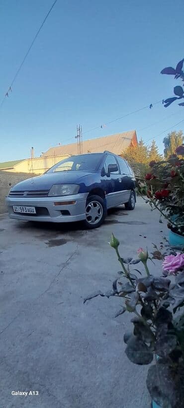 срочно продаю в связи с переездом: Mitsubishi Space Runner: 1999 г., 2 л, Механика, Бензин, Вэн/Минивэн — 3