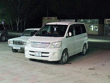 golf plus: Toyota Noah: 2003 г., 2 л, Автомат, Бензин, Минивэн — 4