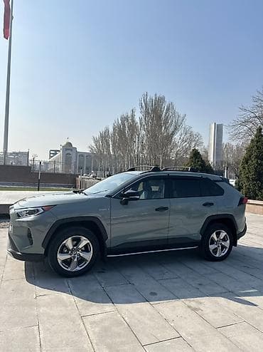 продам рав 4 гибрид: Toyota RAV4: 2021 г., 2.5 л, Автомат, Гибрид, Кроссовер — 7