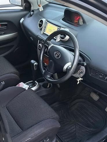 Toyota Ist: 2003 г., 1.5 л, Автомат, Бензин, Хэтчбэк — 8