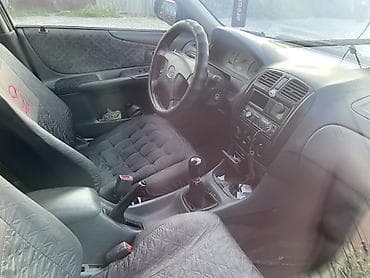 Mazda: Mazda 323: 1998 г., 1.5 л, Механика, Бензин, Хэтчбэк — 4