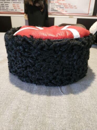 кубанка: Кубанка казацкая.Кожа натуральная.каракуль искусственный.1300.Есть с — 3