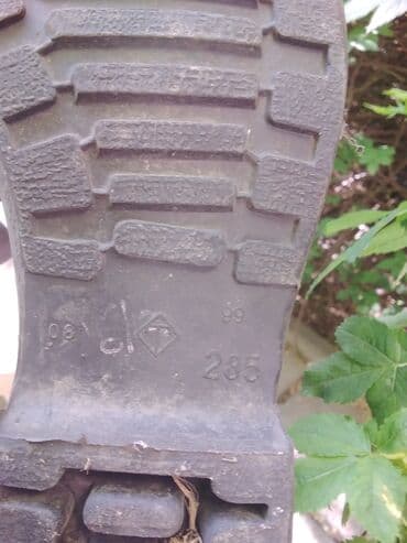 обувь для охоты: Продаю мужские резиновые сапоги, размер большой — 4