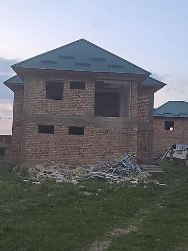Продаётся кирпичный двухэтажный дом без отделки. Основные