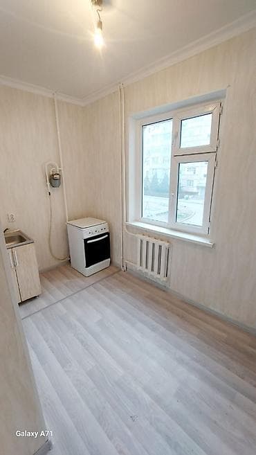 без хозайын квартира: 1 комната, 35 м², 105 серия, 2 этаж — 7