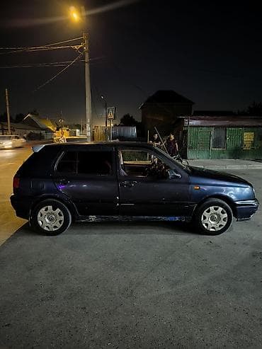 Volkswagen Golf: 1994 г., 1.8 л, Механика, Бензин, Хэтчбэк — 4