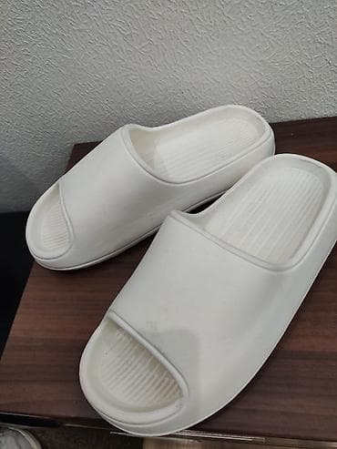 Айымдардын бут кийими: Белые унисекс шлёпанцы (slides) - Размер: 40–41 (маркировка 260 на — 4