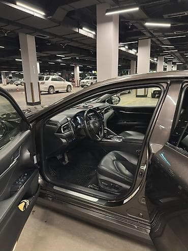 crv 2: Toyota Camry: 2018 г., 2.5 л, Автомат, Гибрид, Седан — 8