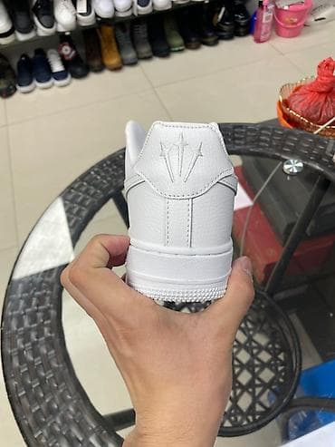 just do it: Белые низкие кроссовки в классическом стиле. Особенности: - Верх из — 2