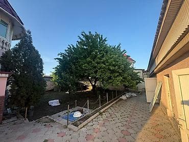 особняк в бишкек: 🏡 Продаётся: 2-этажный особняк — 300 м² 📍 Локация: Бишкек, ж/м — 4