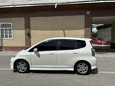 авто бесплатно: Honda Fit: 2004 г., 1.5 л, Вариатор, Бензин, Хэтчбэк — 4